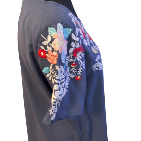 NWOT Andre’e By Unit Embroidered Dusty Blue Blouse, Size Small - Picture 6 of 7